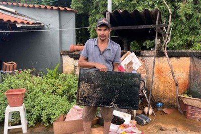Moradores de Jaboticatubas, na Grande BH, relatam estragos causados por temporal na tarde de domingo (8/2). -  (crédito: Ed&eacute;sio Ferreira/EM/DA Press)