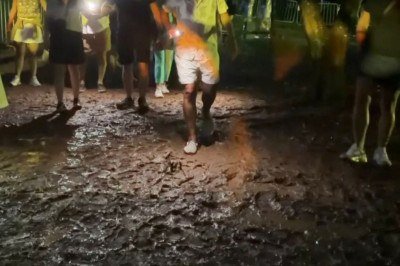 O show de João Gomes, Jota.pê e Mestrinho neste sábado (7/2), no Parque Ecológico da Pampulha em Belo Horizonte (MG), foi atravessado por um temporal que transformou a área em um grande lamaçal -  (crédito: Gabriela Matina/EM/D.A Press)