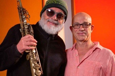 Carlos Malta e Cliff Korman resgataram a produ&ccedil;&atilde;o autoral de Paulo Moura, que morreu em 2010  -  (crédito: Isabela Esp&iacute;ndola/divulga&ccedil;&atilde;o)