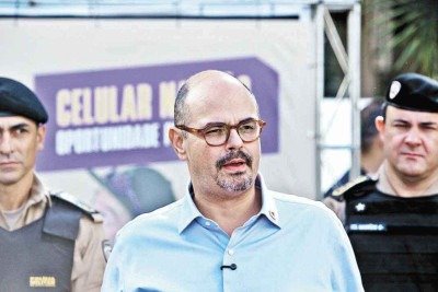 Mateus Simões disse que descumprirá decisões da Justiça sobre escolas cívico-militares -  (crédito: EDÉSIO FERREIRA/EM/D.A. PRESS)