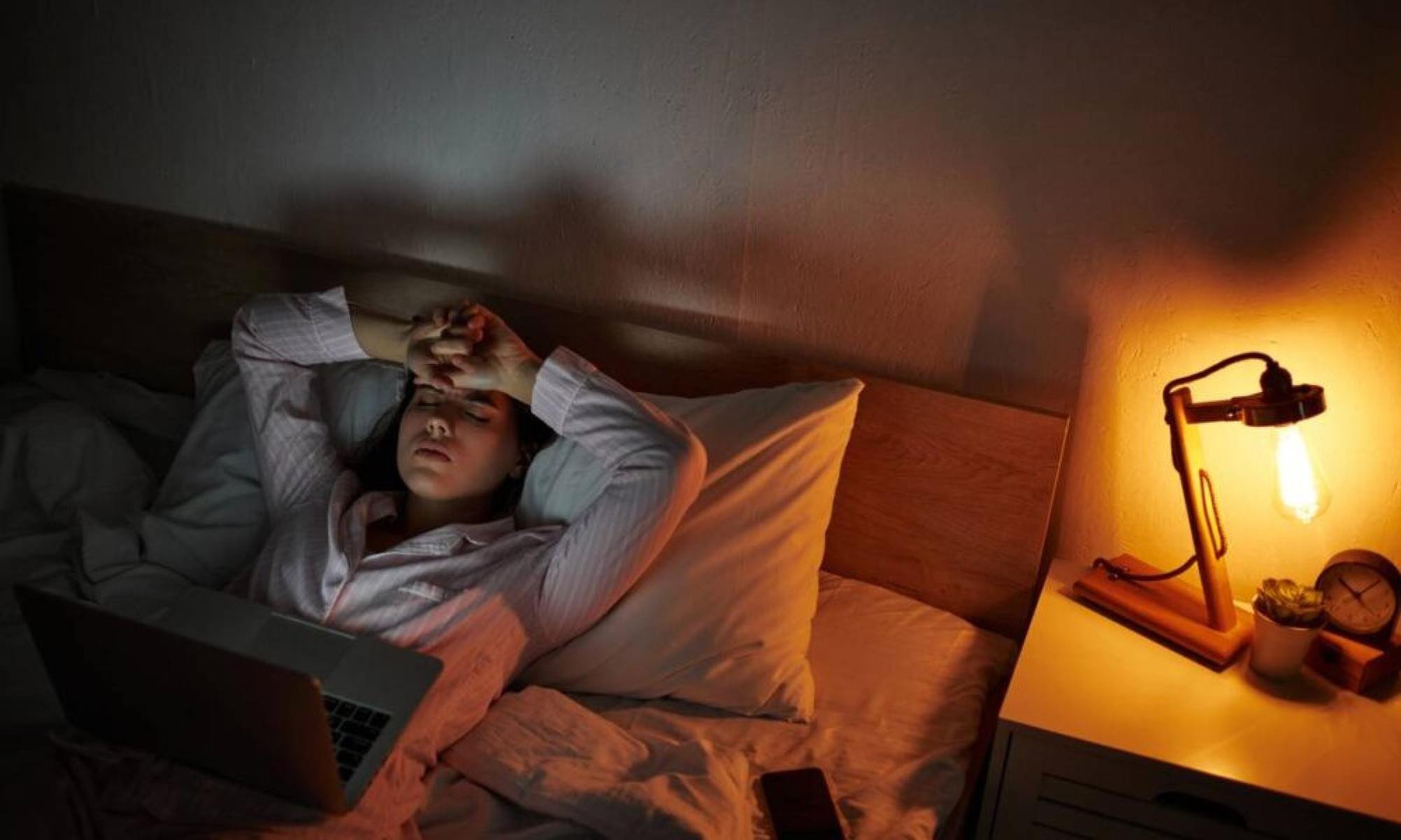 E quando os pensamentos não deixam dormir e a cabeça insiste em ficar acelerada - Tupi