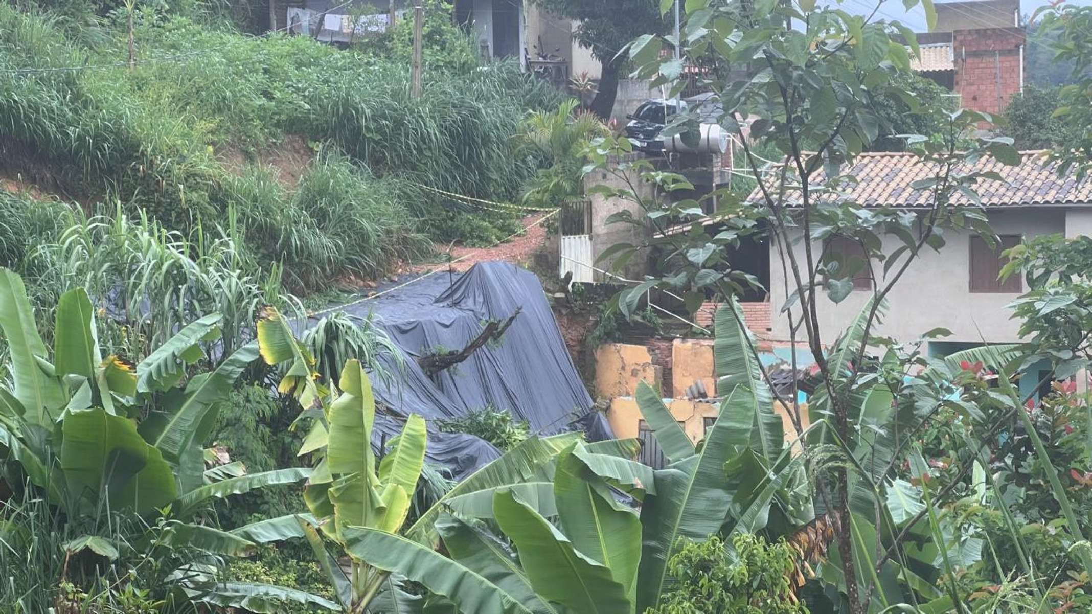 Chuva forte causa estragos em Jaboticatubas, na Grande BH.