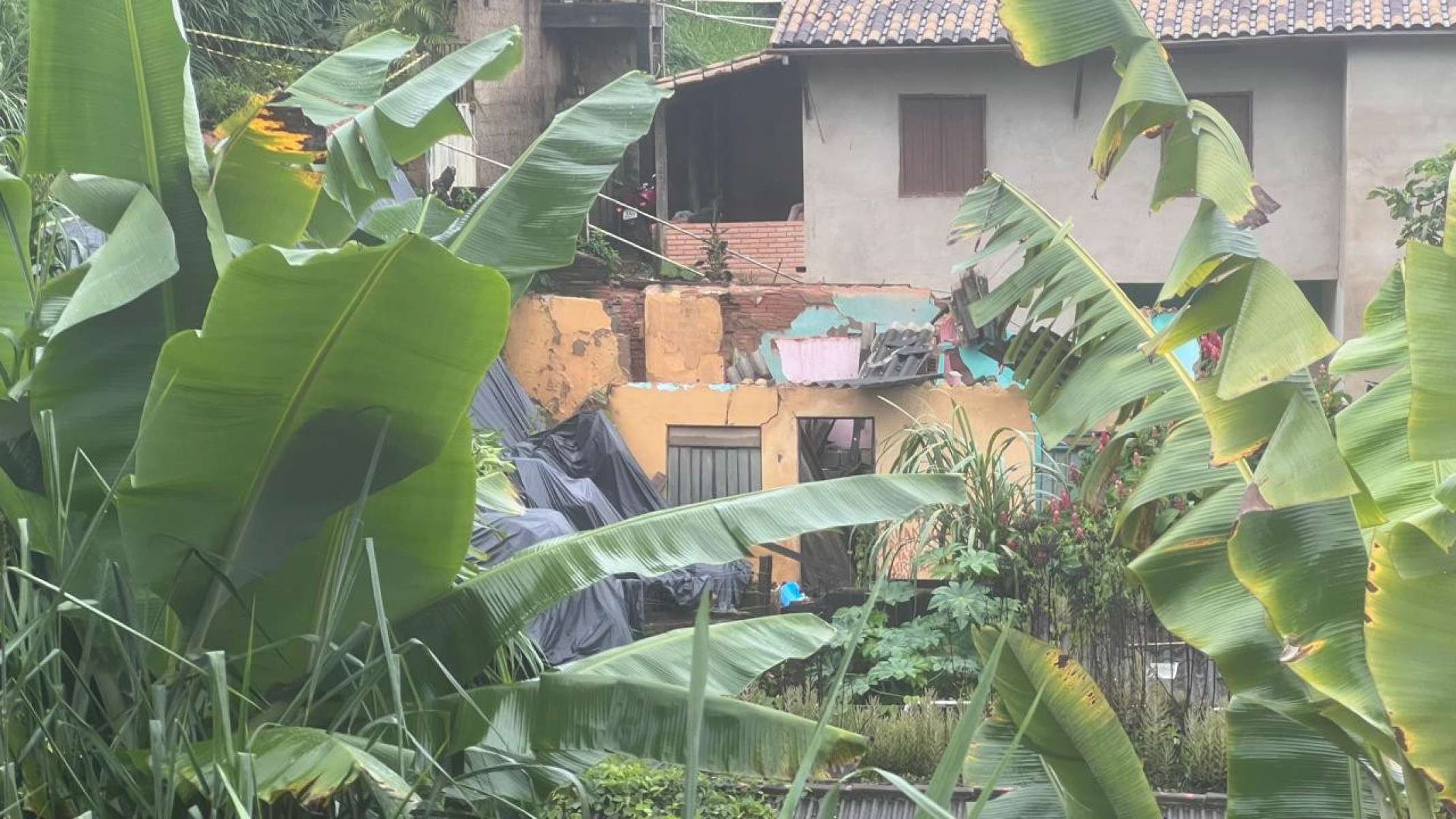 Chuva forte causa estragos em Jaboticatubas, na Grande BH.