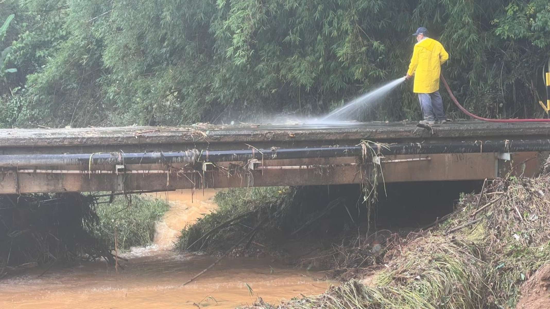 Chuva forte causa estragos em Jaboticatubas, na Grande BH.
