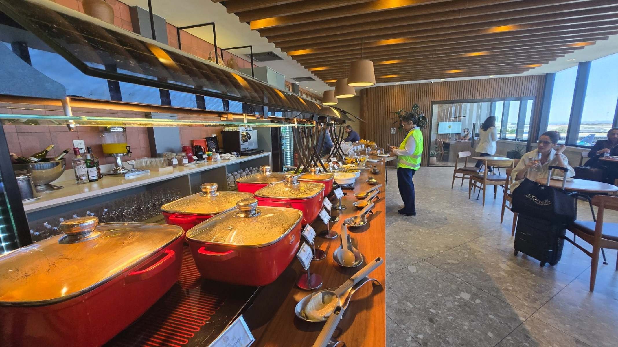 Na sala Vip da Vip o cliente tem acesso a refei&ccedil;&otilde;es variadas e bebidas premium