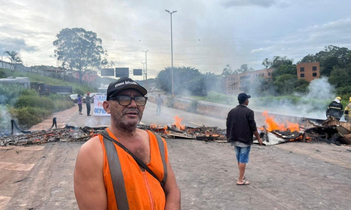 Motoristas que trafegam pelo Anel Rodovi&aacute;rio, na altura do Bet&acirc;nia, em Belo Horizonte, enfrentaram dificuldades na manh&atilde; desta ter&ccedil;a-feira (10/2) devido &agrave; manifesta&ccedil;&atilde;o