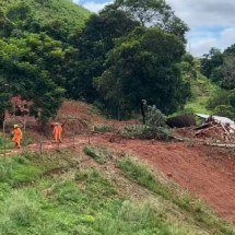 Quatro pessoas de uma família morrem soterradas em deslizamento de açude - Corpo de Bombeiros Militar/Divulgação