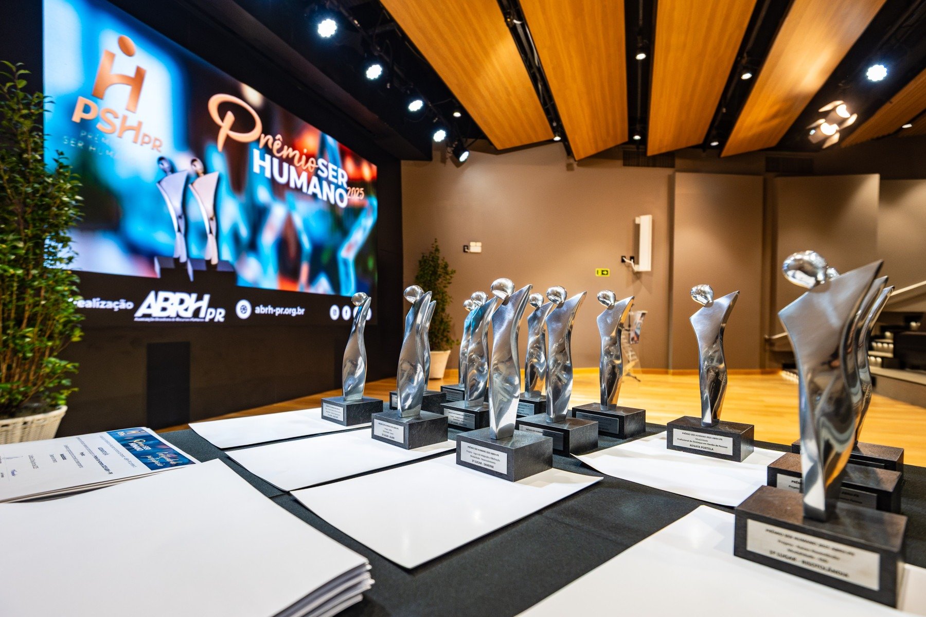 ABRH-PR abre as inscrições para a 15ª edição do Prêmio Ser Humano 2026
 - DINO