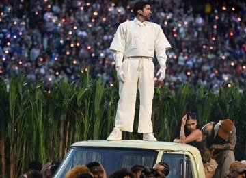 O cantor porto-riquenho Bad Bunny no Super Bowl -  (crédito: JOSH EDELSON / AFP)