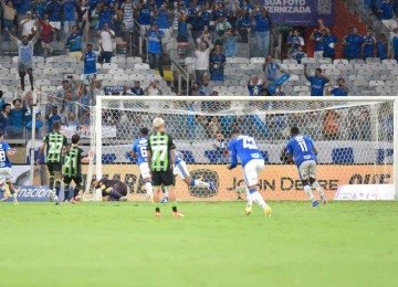 Expectativa da torcida celeste é que a vitória diante do América, pelo Estadual, embale o Cruzeiro também no Brasileiro, a começar pelo jogo de hoje com o Mirassol -  (crédito: Ramon Lisboa/EM/D.A. Press)