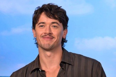 <p><span style='font-weight: 400;'>Tom Blyth contou, em entrevista, que passou por uma transformação pessoal após protagonizar a comédia romântica “De Férias com Você”, da Netflix.</span></p>
 -  (crédito:  Reprodução Youtube)