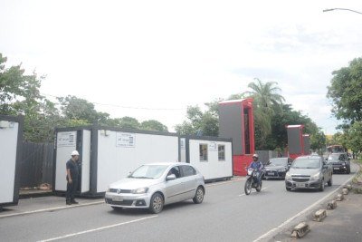 Montagem de estruturas para o carnaval na Avenida dos Andradas foi finalizada para receber o desfile de v&aacute;rios blocos durante os dias oficiais da folia de BH -  (crédito: Alexandre Guzanshe/E.M./D.A. Press)