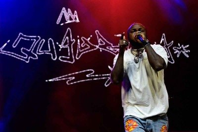 A música antirracista de Djonga vai ao encontro  das pautas contemporâneas de destaque na SXSW,  que será realizado em março, em Austin -  (crédito: Fábio Porciúncula/AFP)