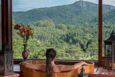 A possibilidade de relaxar admirando a paisagem verde, seja em hospedagens confortáveis ou nos diversos locais públicos do distrito, é um diferencial durante a estadia dos turistas  -  (crédito: DIVULGAÇÃO)