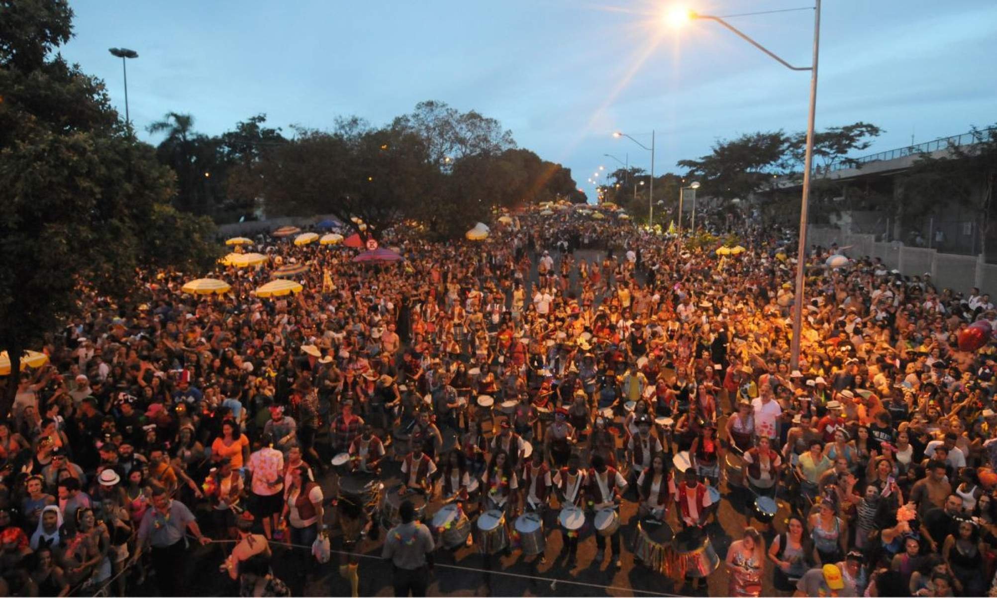 Primeiro bloco de sertanejo da capital mineira, o &Eacute; o Am&ocirc; integra a programa&ccedil;&atilde;o do Carnaval de BH e refor&ccedil;a a diversidade de ritmos da festa