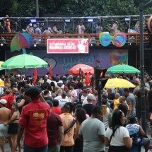 Meu filho quer ir sozinho ao carnaval: como lidar com esse momento? - Marcos Vieira /EM