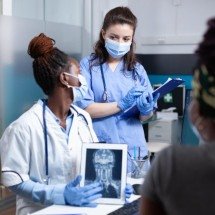 IA avança na saúde, mas decisão médica ainda deve ser a referência - DC Studio/FreePik