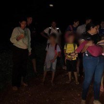 MG: bombeiros resgatam alunos após ônibus ficar ilhado em estrada alagada - Reprodução/Redes Sociais