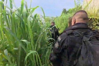 Adolescente passa por 'tribunal do tráfico' e sofre estupro coletivo no RJ