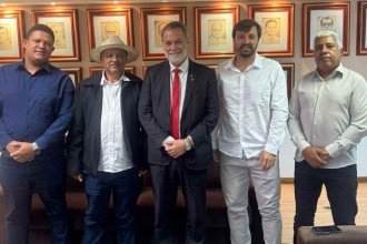 Prefeitos se reúnem com presidente do TCE-MG e tratam de eventos na região