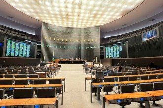 Esvaziada às vésperas do carnaval, Câmara reúne 10 deputados em plenário