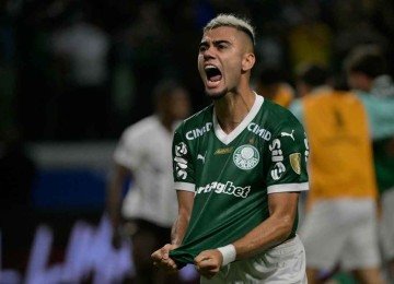Andreas Pereira, do Palmeiras, poderá ser denunciado pelo TJD-SP por ter passado o pé na marca do pênalti, antes da cobrança, no jogo contra o Corinthians -  (crédito: Nelson ALMEIDA / AFP)
