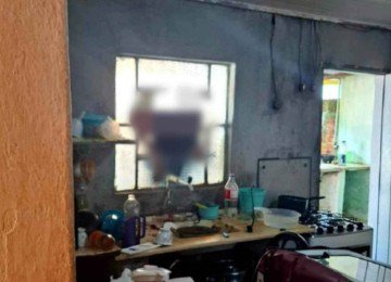 Homem tenta invadir casa da mãe e morre asfixiado preso na janela -  (crédito: CBMG/divulgação)