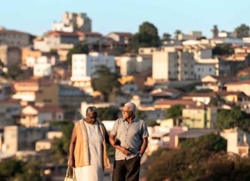 Conceição Evaristo vive Jacira e Norberto Novais Oliveira é Gilberto, o casal de protagonistas de 'Se eu fosse vivo…vivia', de André Novais Oliveira, da Filmes de Plástico, que será exibido na seção Panorama -  (crédito: Janine Moraes/Divulgação)