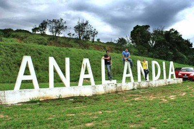 <p>Analândia, cidade localizada a pouco mais de três horas de carro de São Paulo, é uma ótima opção de refúgio para quem quer escapar do barulho, dos engarrafamentos e da pressa da capital sem precisar fazer um grande deslocamento. </p>
 -  (crédito: Reprodução do Flickr Pablo Lira)