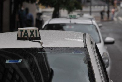 Taxistas estão autorizados a rodar com Bandeira 2 durante o carnaval 
       -  (crédito: Gladyston Rodrigues/EM/D.A Press)