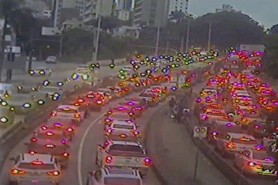 Congestionamento chega &agrave; Avenida Afonso Pena pela Rua Rio Grande do Norte, e causa reflexos tamb&eacute;m na Avenida do Contorno  -  (crédito: BH Trans/Reprodu&ccedil;&atilde;o)