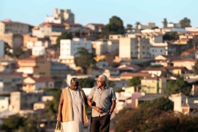 Conceição Evaristo vive Jacira e Norberto Novais Oliveira é Gilberto, o casal de protagonistas de 'Se eu fosse vivo…vivia', de André Novais Oliveira, da Filmes de Plástico, que será exibido na seção Panorama -  (crédito: Janine Moraes/Divulgação)