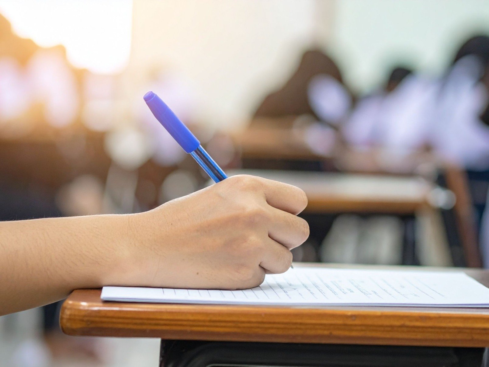 Concursos na educação ampliam vagas em 2026 - DINO