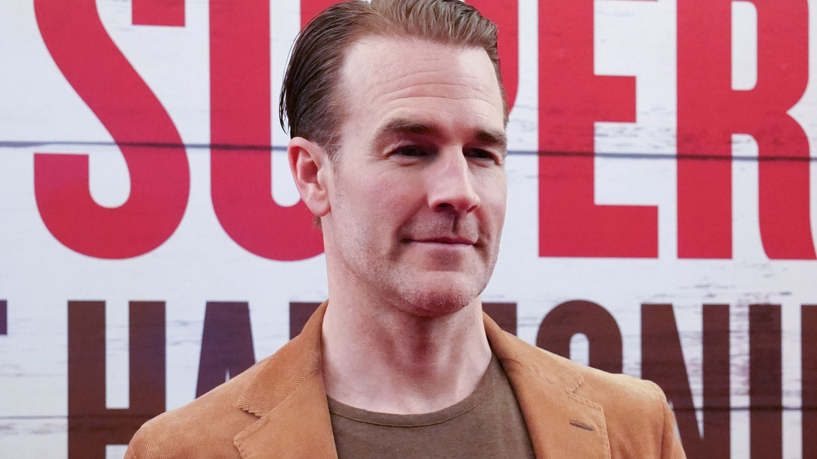 O ator James Van Der Beek, estrela de 'Dawson's Creek', faleceu aos 48 anos ap&oacute;s lutar contra um c&acirc;ncer colorretal -  (crédito:  AFP / Bryan R. Smith)