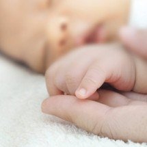 Recém-nascido é encontrado em sacola plástica em lote vago na Grande BH - Reprodução/Freepik