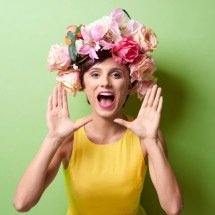 Gritos, álcool e falta de sono aumentam casos de rouquidão no carnaval - gpointstudio/FreePik