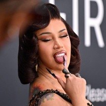 Cardi B diz que daria 'surra' no ICE se agentes aparecessem em show - Robyn Beck / AFP