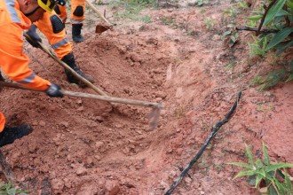 O corpo foi localizado em um campo de futebol às margens da rodovia MG-270 -  (crédito: Reprodução/CBMMG)