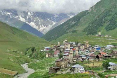 <p>Existem diversas vilas localizadas em áreas remotas ao redor do mundo . São locais que oferecem uma oportunidade única de vivenciar paisagens impressionantes que abrigam culturas peculiares.</p>
 -  (crédito: Lucas Scheuter/Unsplash)