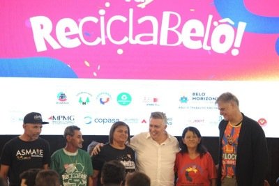 Contrato que prev&ecirc; o repasse dos recursos foi assinado nesta quinta-feira (12/2) pelo prefeito &Aacute;lvaro Dami&atilde;o (Uni&atilde;o Brasil) em solenidade na sede da PBH -  (crédito: Alexandre Guzanshe/EM/D.A.Press)