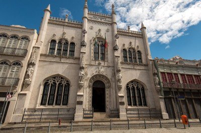 <p>Localizado no centro do Rio de Janeiro , o Real Gabinete foi fundado em 1837 por imigrantes portugueses que desejavam preservar e difundir a literatura lusitana no Brasil. </p>
 -  (crédito: Donatas Dabravolskas wikimedia commons )