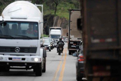 BR-381 entre BH e Caeté: risco com tráfego pesado, buracos, pistas simples e imprudência

 -  (crédito: Alexandre Guzanshe/EM/D.a press)