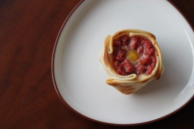 A empanada Mineira do Massa Madre leva lingui&ccedil;a, cacha&ccedil;a e ovo de codorna -  (crédito: Massa Madre/Divulga&ccedil;&atilde;o)