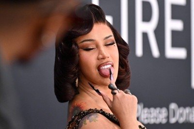 A cantora Cardi B, que afirmou durante show que daria 'surra' no ICE caso agentes aparecessem na apresentação. -  (crédito: Robyn Beck / AFP)