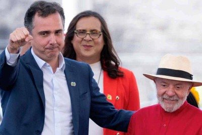 rodrigo Pacheco com Lula em contagem, em setembro de 2025: o presidente aumenta pressão sobre o senador -  (crédito: DOUGLAS MAGN/AFP)