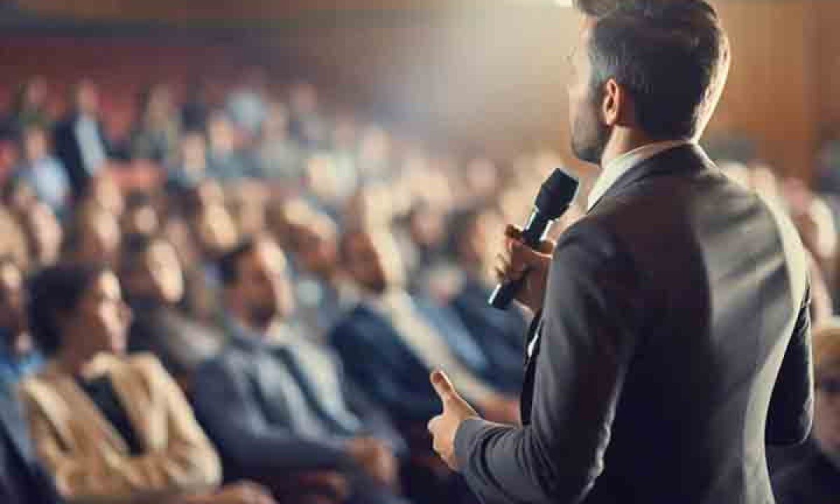<p>Confúcio alerta para o risco de confundir boa oratória e aparência com virtude, lembrando que caráter sólido exige mais do que discurso agradável.</p>
 -  (crédito: - Imagem freepik)