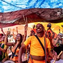 Coral inédito e bandeirão gigante marcam o bloco Abalô-Caxi neste carnaval - Ronaldo Alves/Divulgação