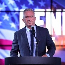 Secretário de Trump diz não ter medo de germes por ter se drogado no vaso - Wikimedia Commons