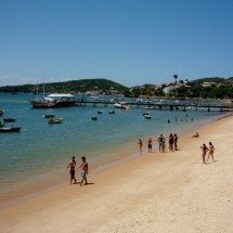 O charme internacional de Búzios: praias icônicas e vida cultural que bomba o ano todo