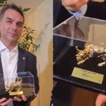Flávio Bolsonaro ganha Touro de Ouro: ‘Sorte e prosperidade’ - Reprodução/Redes sociais